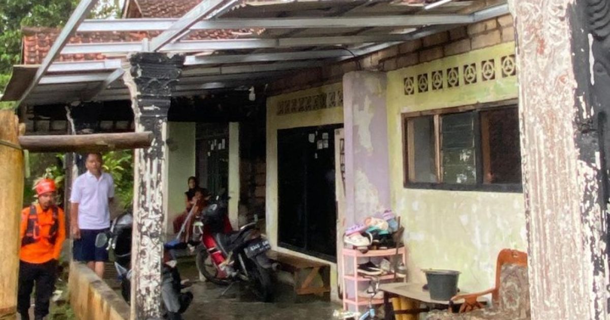 Hujan Deras dan Angin Kencang Landa Desa Tamansari Bogor, 6 Rumah Warga Rusak