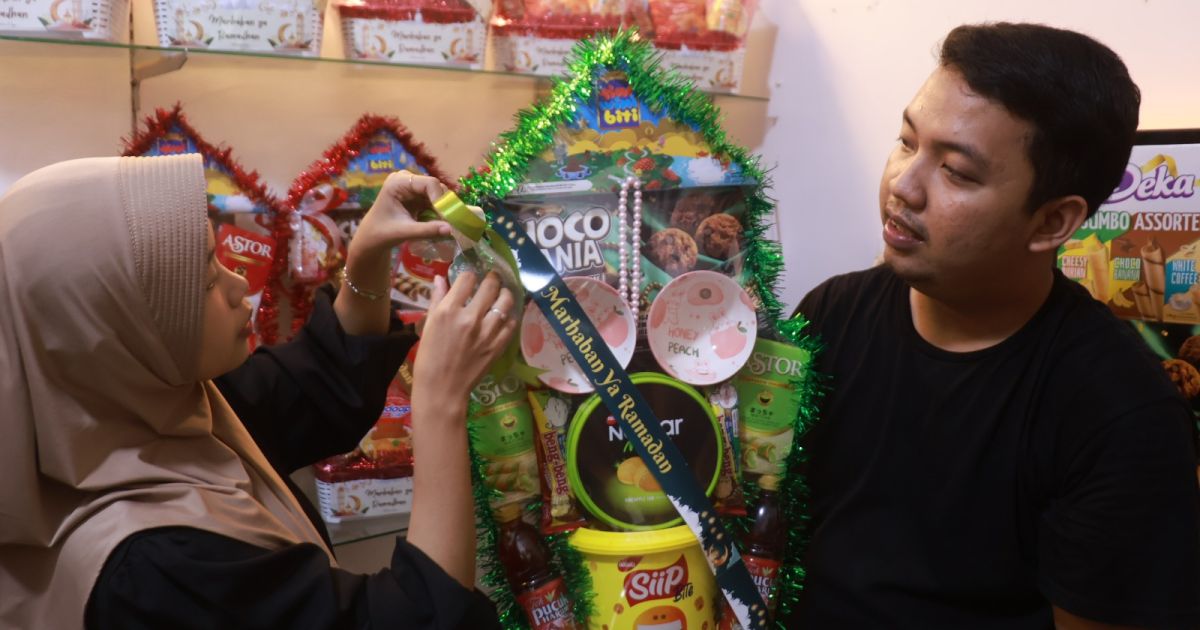 Pesanan Parcel Lebaran Meningkat Jelang Idul Fitri 1447 H, Pasutri di Bogor Kebanjiran Orderan