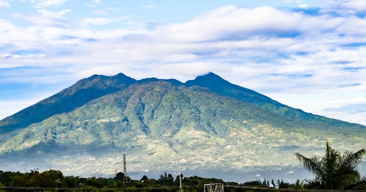 6 Fakta Menarik Gunung Salak: Jalur Pendakian hingga Kawasan Konservasi