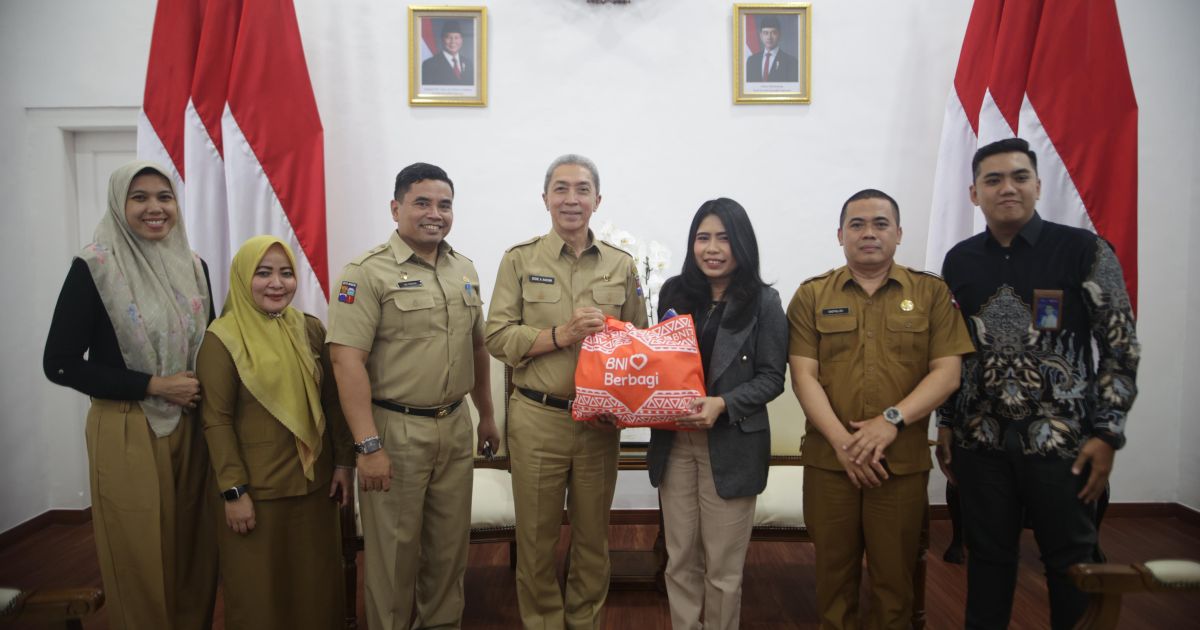 Dedie A. Rachim Terima 100 Paket Sembako dari BNI untuk Masyarakat
