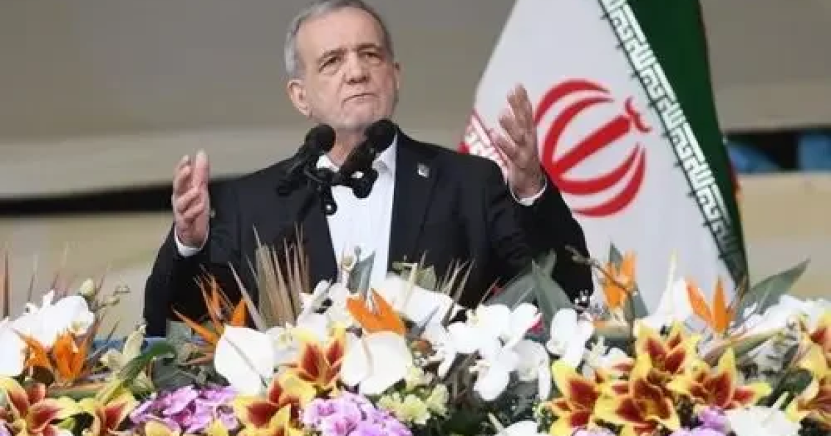 Pezeshkian Ungkap Syarat Damai Iran, Ancam Balas Serangan AS di Pelabuhan