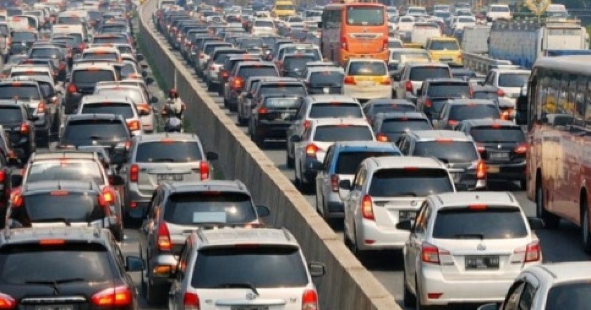 H-7 Lebaran: 75 Ribu Kendaraan Padati Tol Cikampek Utama pada Hari Pertama Mudik