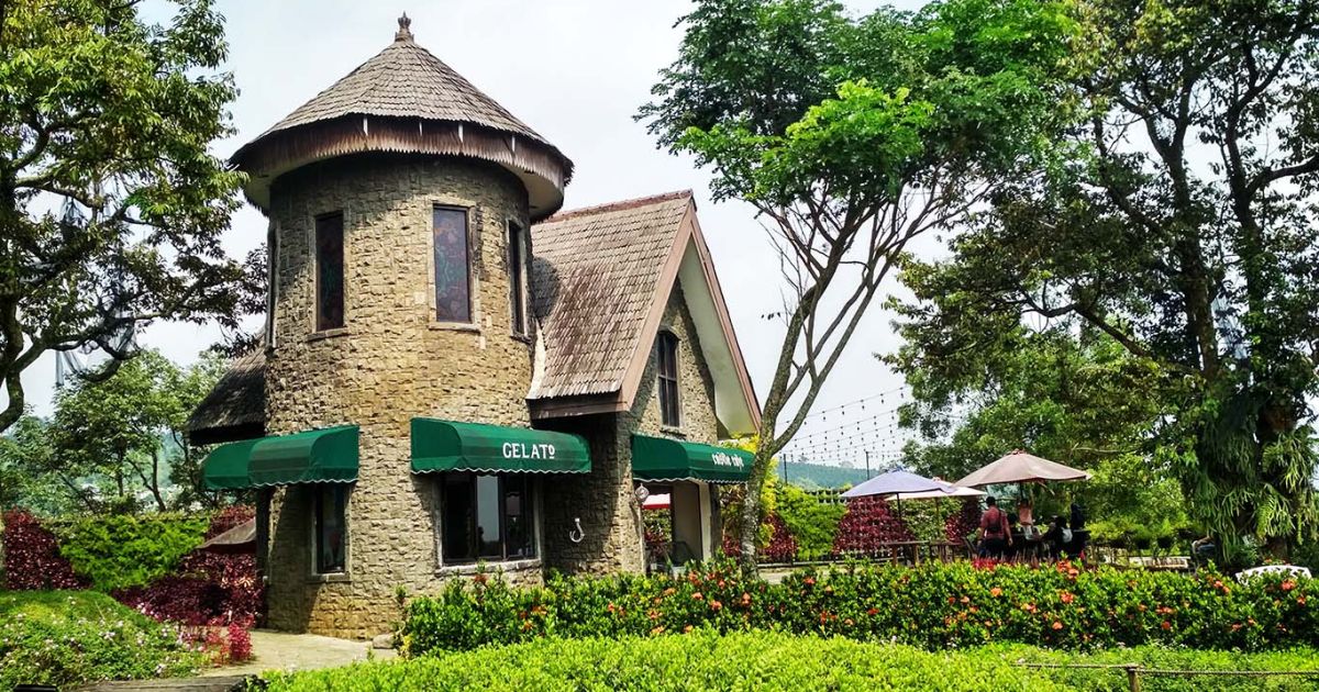 10 Rekomendasi Kafe Hits di Puncak Bogor dengan Pemandangan Alam Memukau