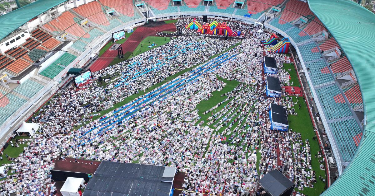 Rayakan Idul Fitri, Bupati Bogor Jamu Puluhan Ribu Warga di Stadion Pakansari