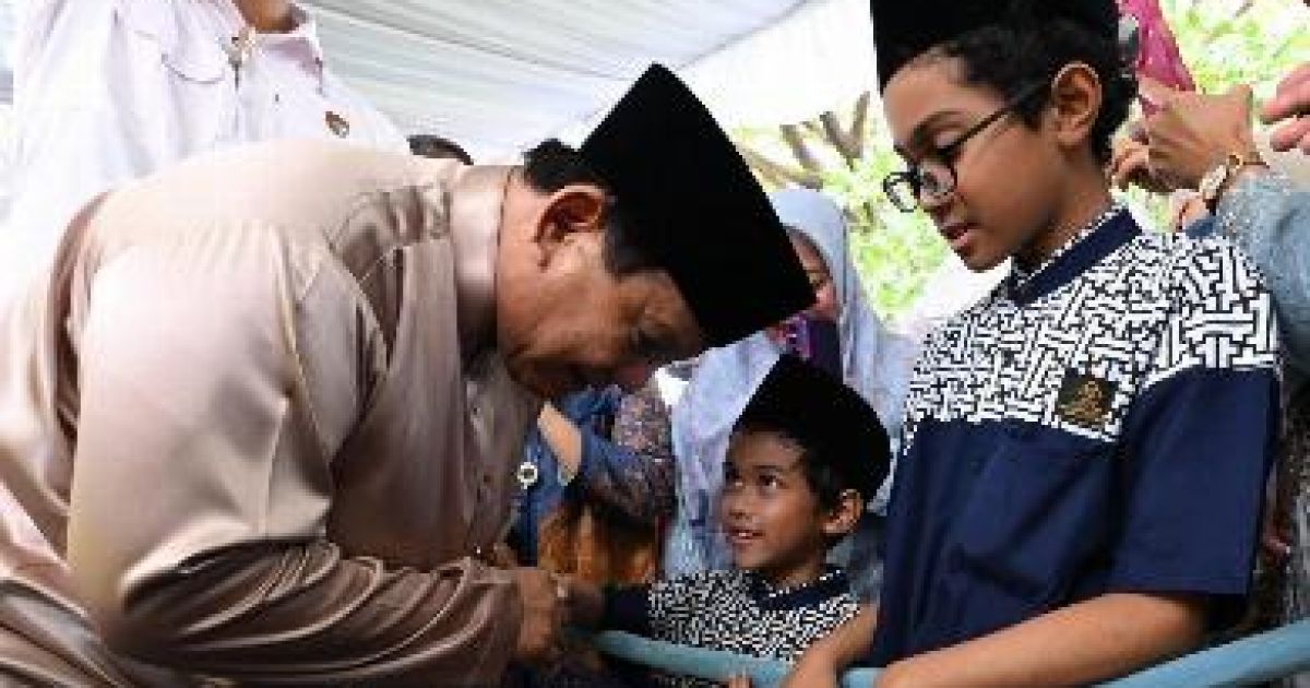 Hangatnya Lebaran di Istana: Ribuan Warga Rasakan Momen Langka Bertemu Presiden