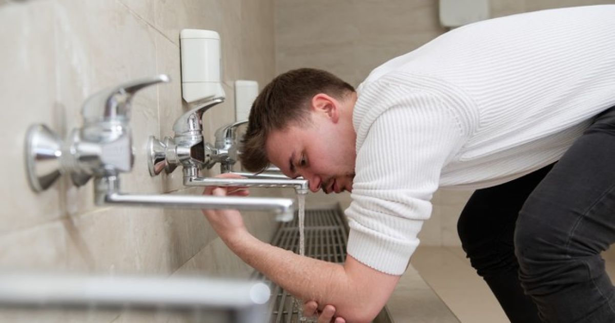 5 Hal yang Membatalkan Wudu Menurut Mazhab Syafi'i dalam Kitab al-Fiqh al-Manhaji