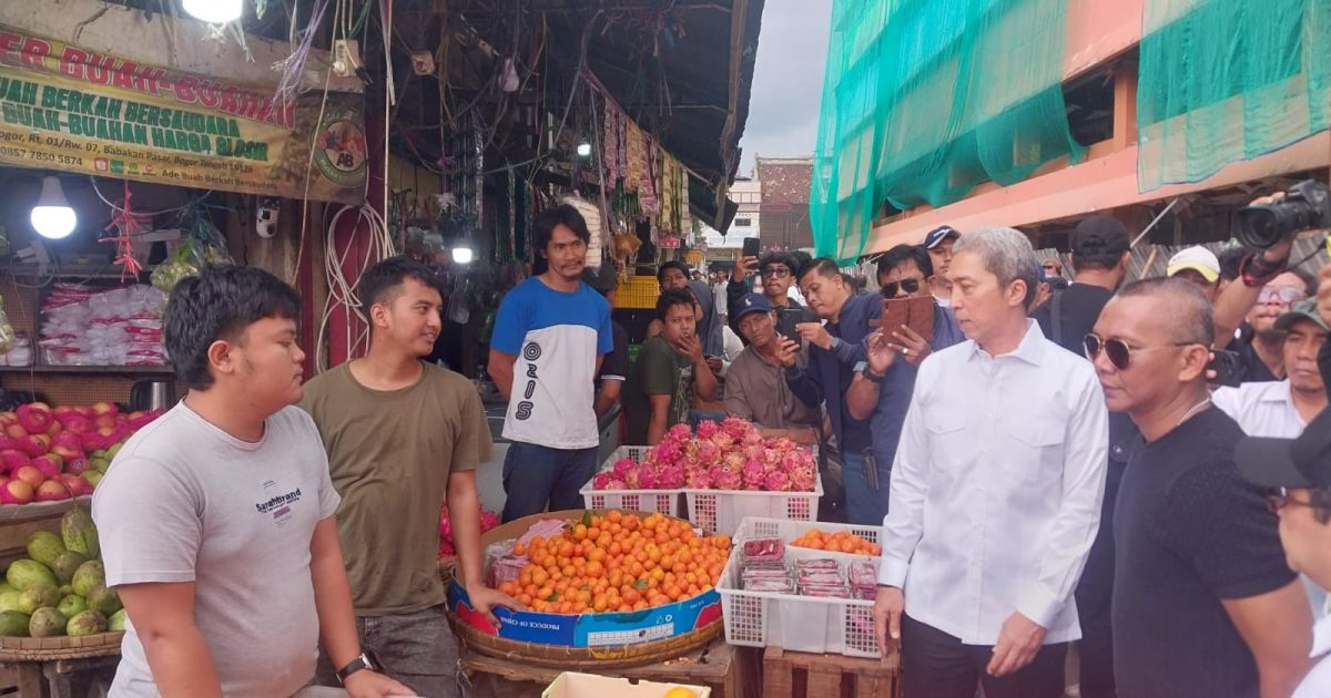 Wali Kota Bogor, Dedie A. Rachim meninjau pedagang kaki lima atau PKL di kawasan Pasar Bogor, Rabu (25/3/2026). Foto : bogorplus.id