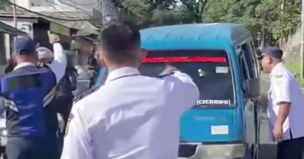 Langgar Aturan Lebaran, 6 Angkot Carteran Gagal Tembus Jalur Puncak