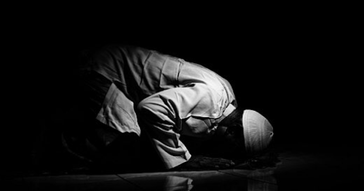 Urutan Sholat Malam Lengkap: Niat, Tata Cara, dan Keutamaannya