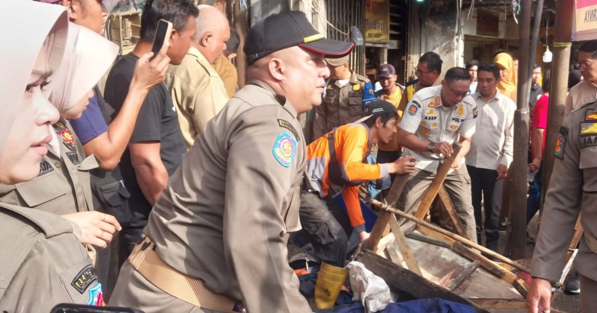 Penertiban pedagang kaki lima (PKL) kawasan Pasar Bogor. Foto : bogorplus.id