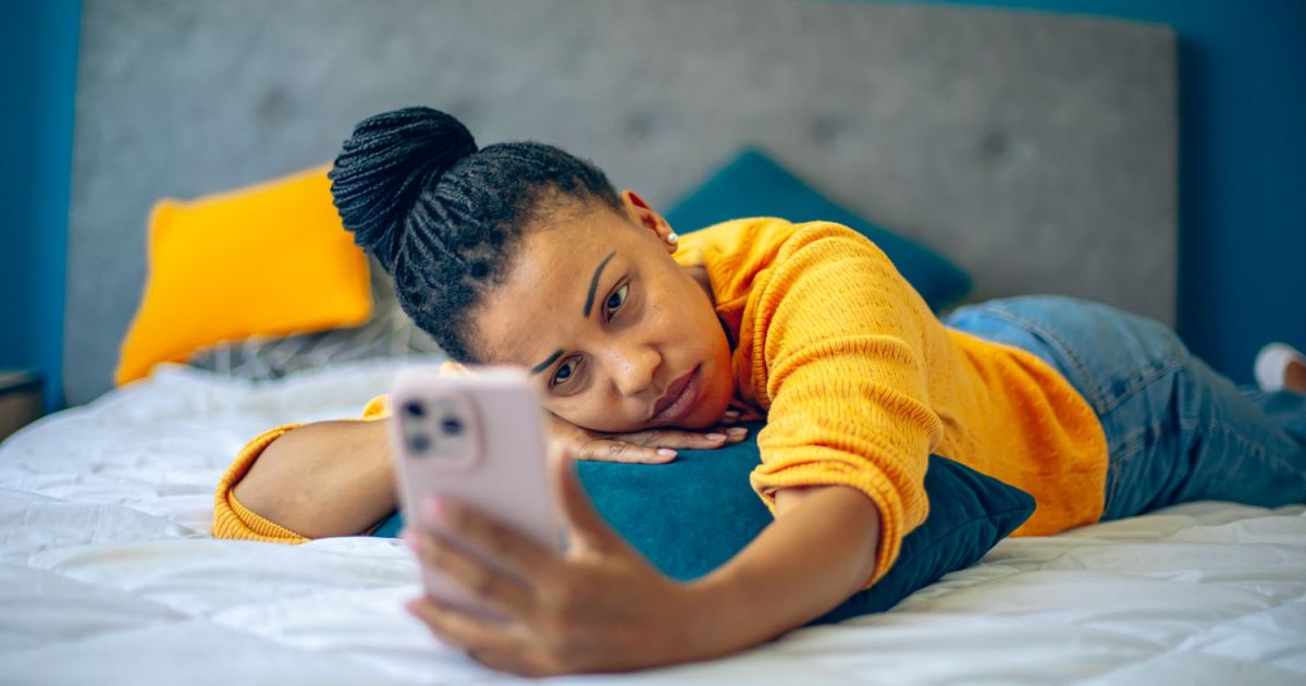 Mengenal Fenomena FOMO: Gejala, Dampak Negatif, dan Cara Mengatasinya