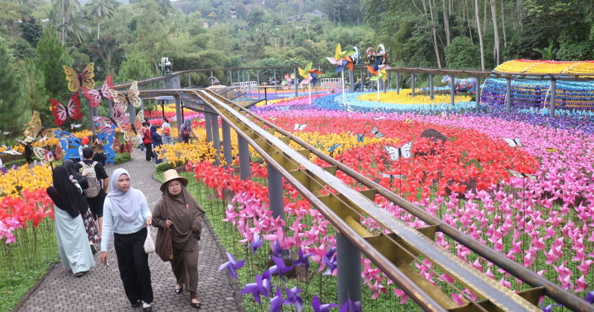 Wistawan saat menikmati wisata di Kabupaten Bogor. Foto : Sandi / bogorplus.id