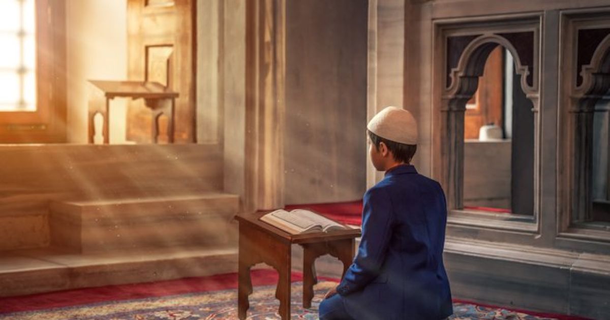 4 Ciri Sholat yang Diterima Allah SWT dan Syarat Sahnya Menurut Hadits