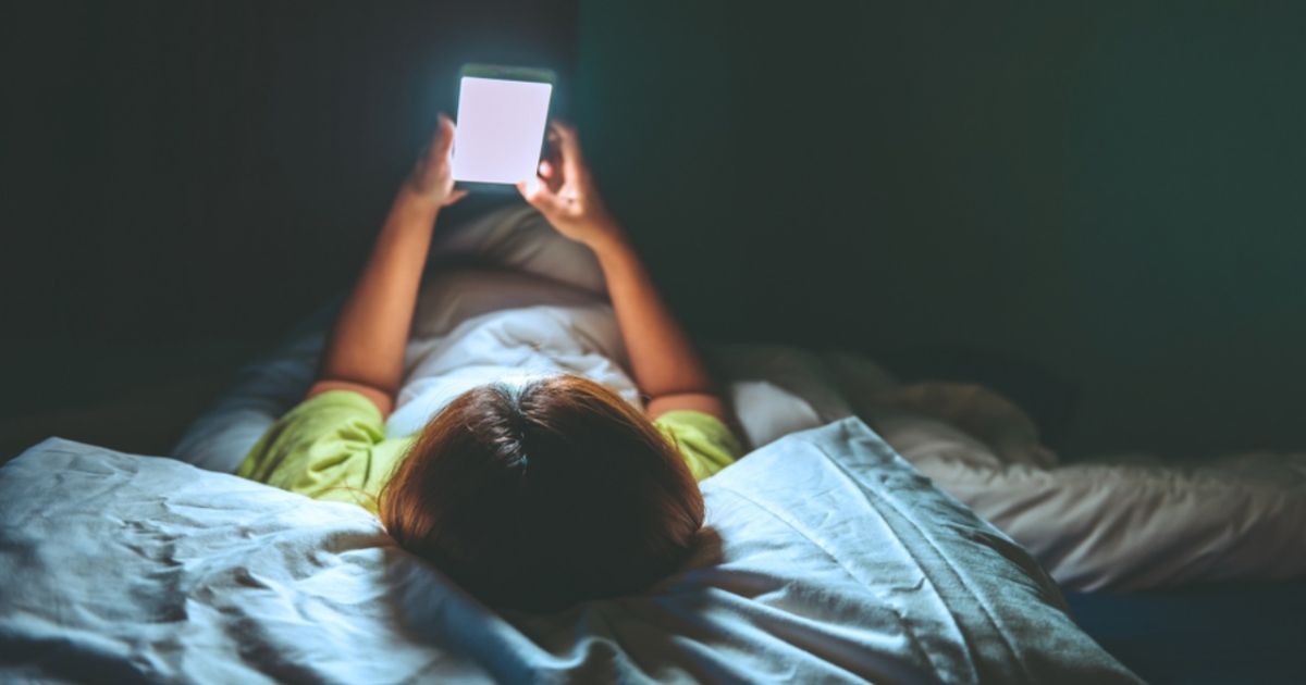 Benarkah Radiasi Handphone Berbahaya? Simak Fakta Medis dan Cara Mencegahnya