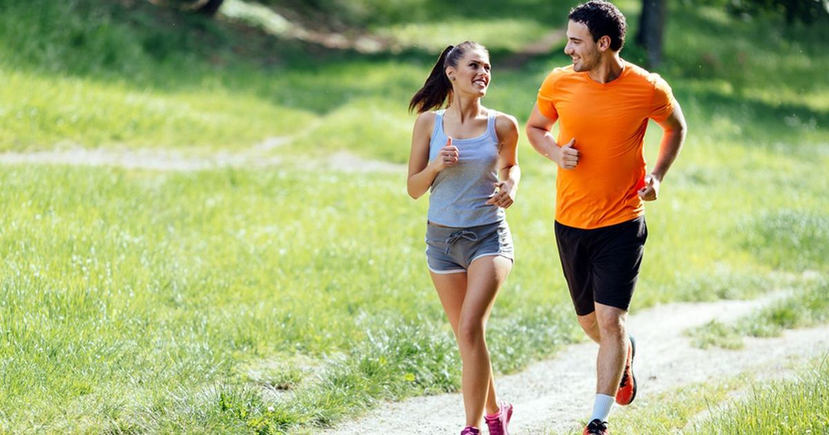 Lari atau Jalan Kaki? Kenali 5 Perbedaan Signifikan untuk Kesehatan Anda