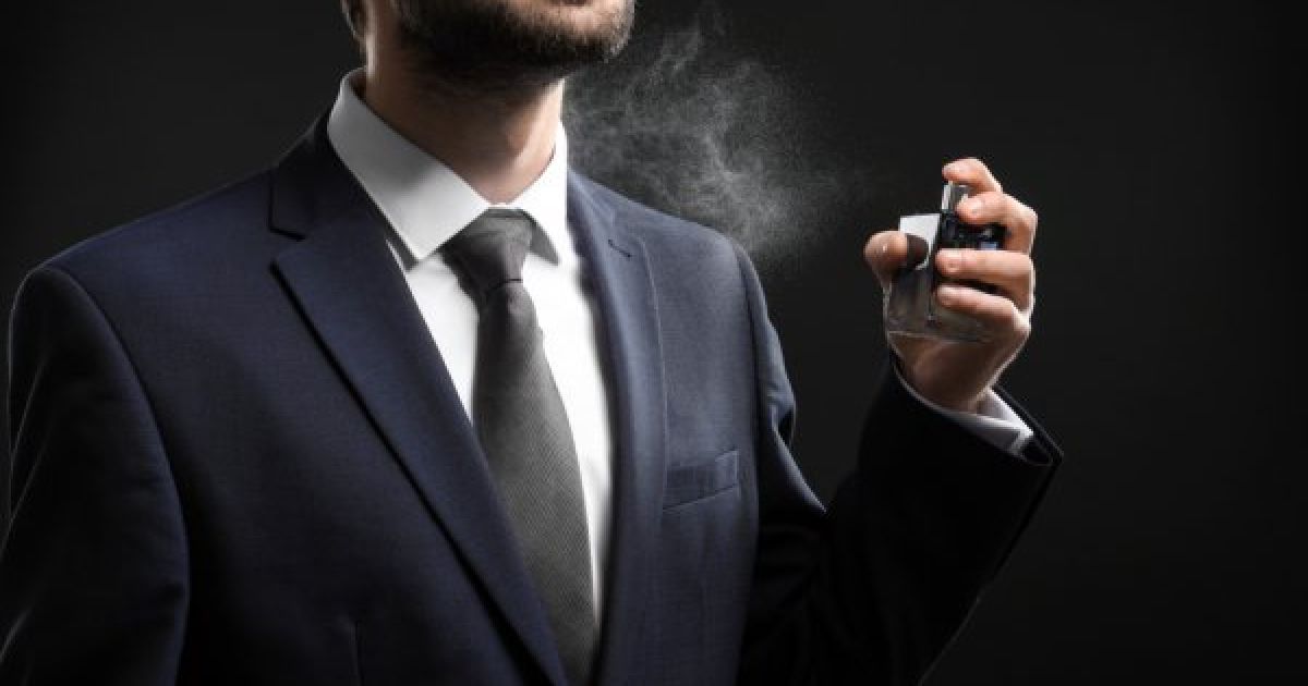 7 Rekomendasi Parfum Pria Beraroma Kalem dan Tahan Lama untuk Tampil Elegan