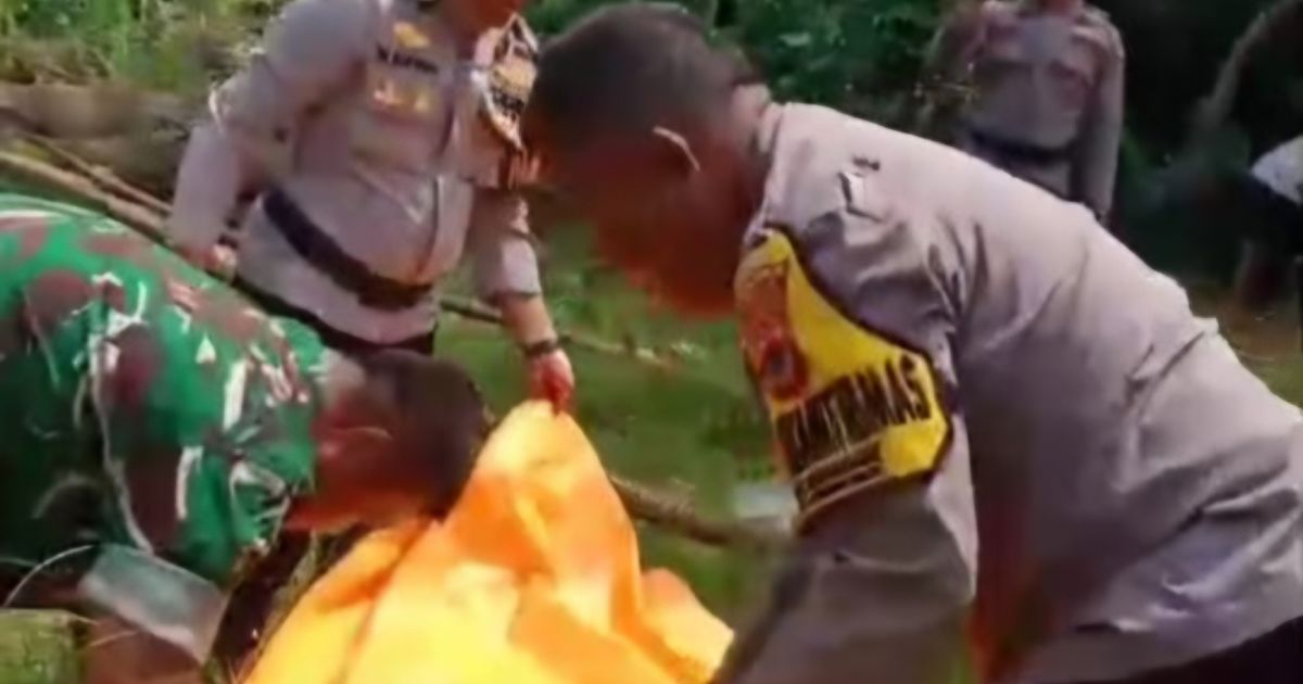 Warga Pakansari Temukan Mayat Pria Berbaju TNI AL di Kali Cikumpa, Ternyata Petani
