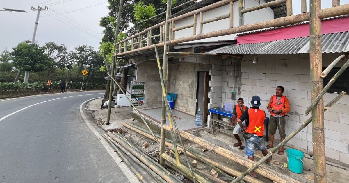 Jalur Strategis Cijayanti–Bojong Koneng Ditata, Pemkab Bogor Ganti Atap Asbes Jadi Genteng Lewat Program CSR