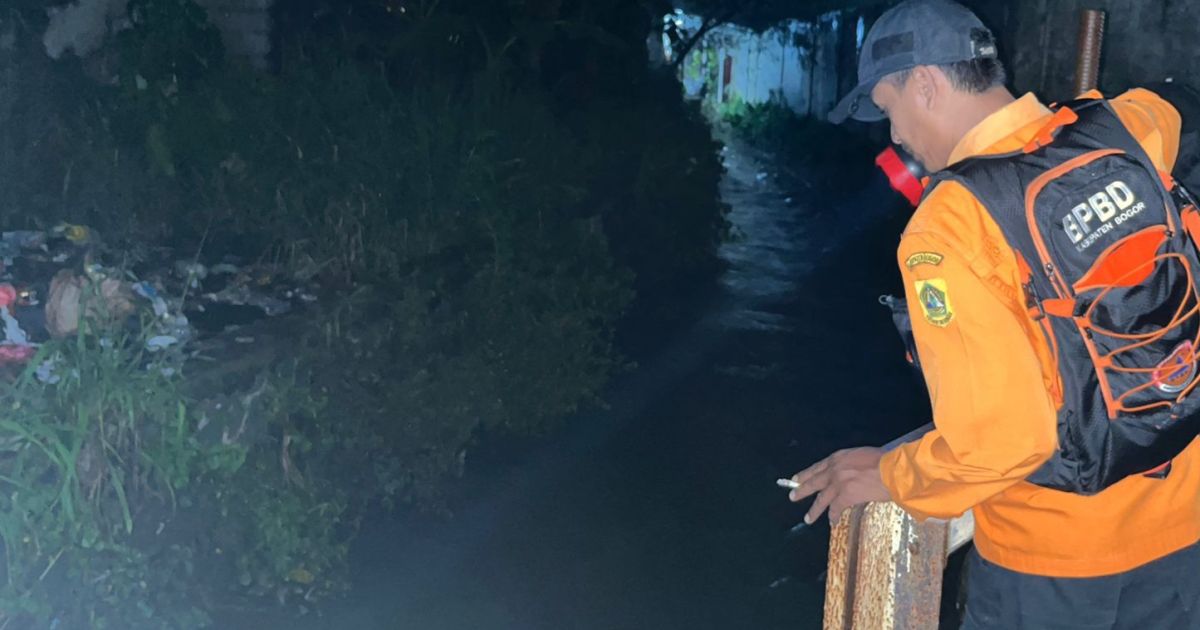 Balita 4 Tahun Terbawa Arus Selokan di Bojonggede, Petugas Gabungan Lakukan Pencarian