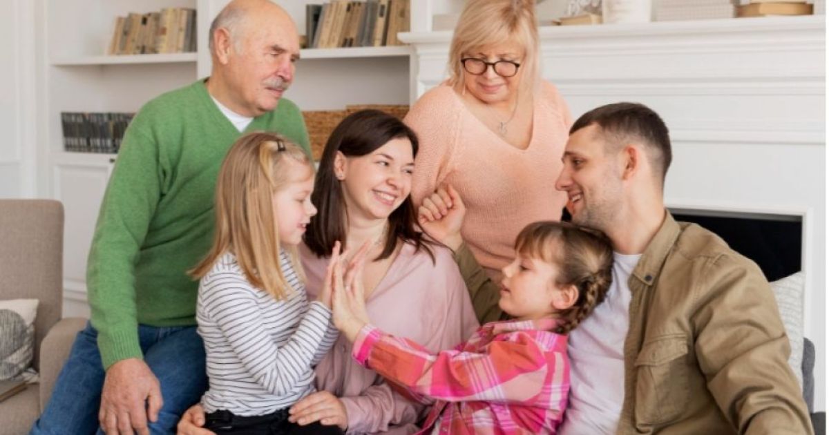 5 Cara Ekspresikan Kasih Sayang ke Orang Tua Tanpa Harus Terucap