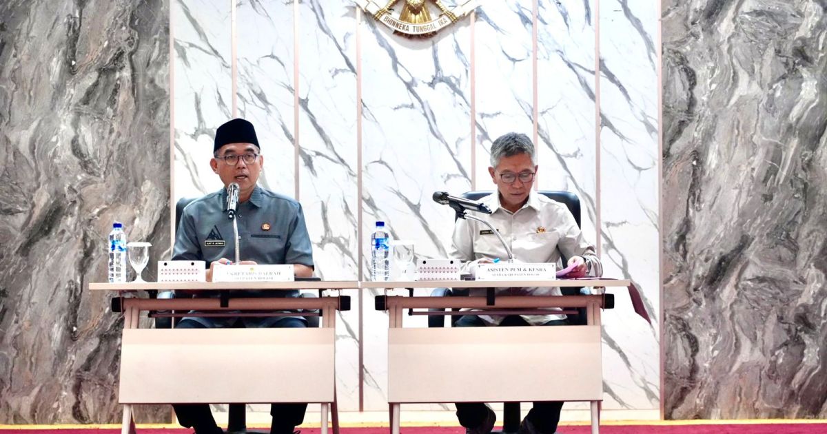 Sekda Kabupaten Bogor,  Ajat Rochmat Jatnika saat membahas persiapan HJB. Foto : Diskominfo