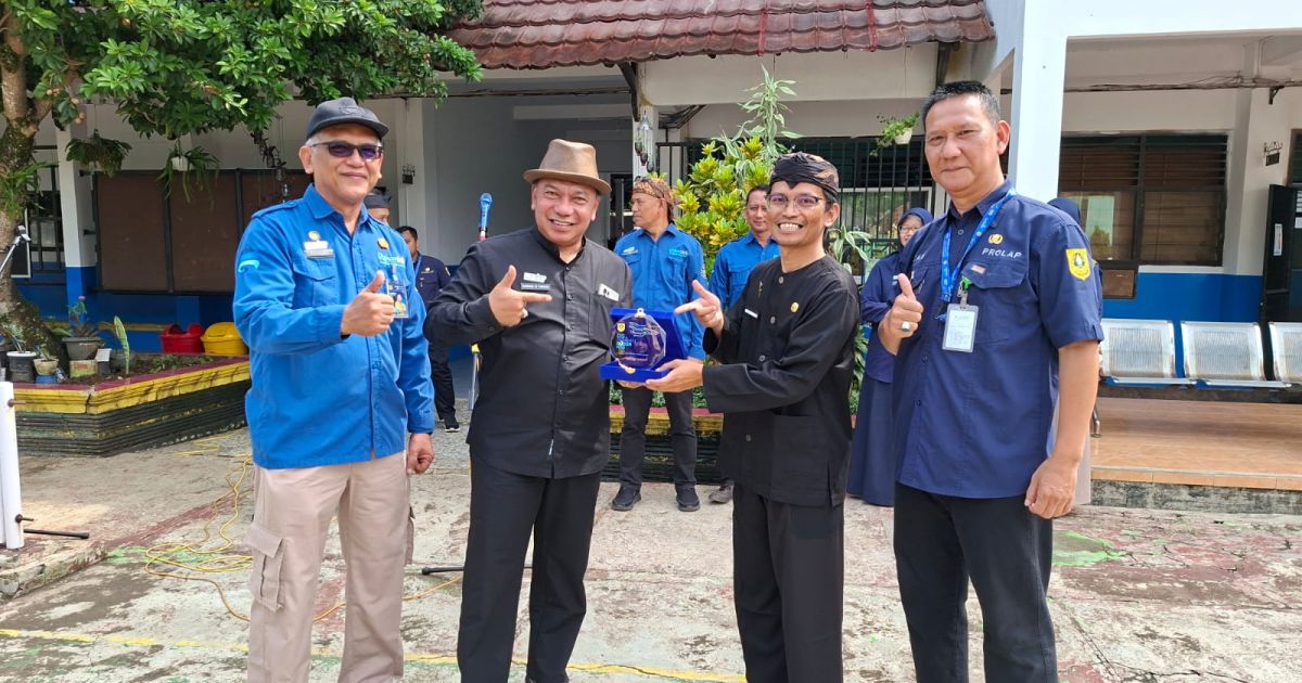 Diskominfo Kabupaten Bogor saat berkunjung ke SMPN 1 Leuwiliang. Foto : Diskominfo
