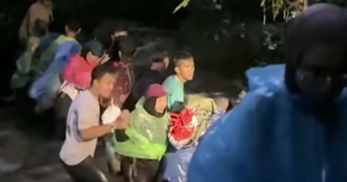 Asyik Berfoto, Wisatawan Hanyut di Curug Cisadane, Satu Tewas