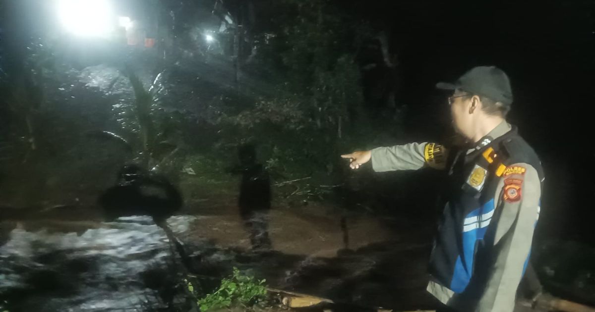 Jembatan Sementara Cigoha Kembali Ambruk, Warga Terpaksa Cari Jalur Alternatif