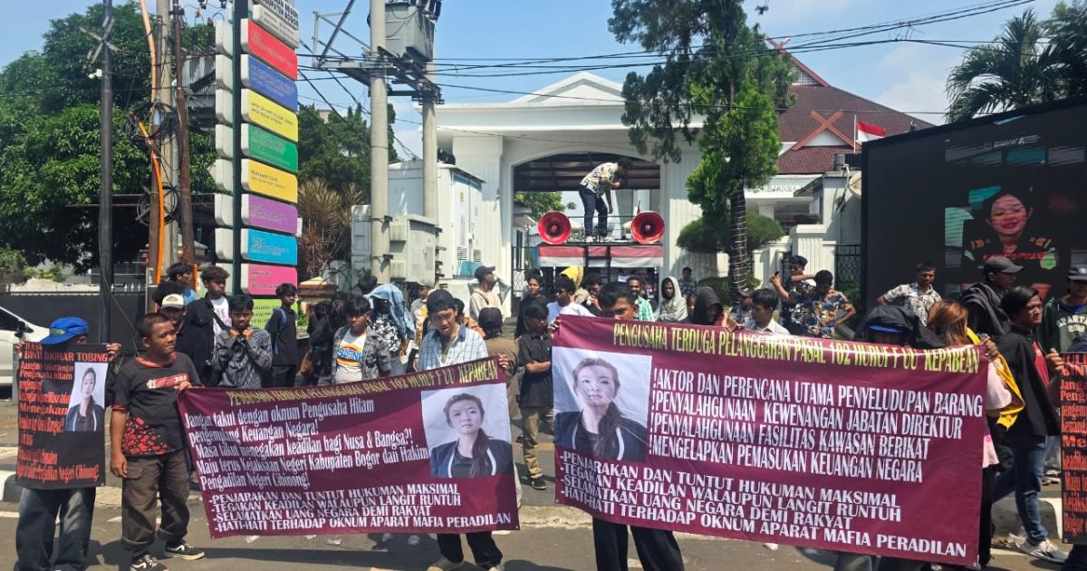 Forum Mahasiswa saat melakukan aksi di Kantor Kejaksaan Negeri, Kabupaten Bogor. Foto : Sandi / bogorplus