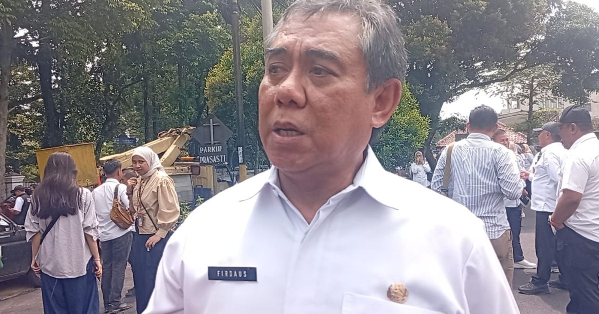 Ribuan Seniman Meriahkan Kirab Mahkota Binokasih Perdana di Bogor Malam Ini