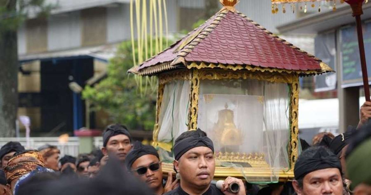 Kirab Mahkota Binokasih. Foto : Pemrov Jabar