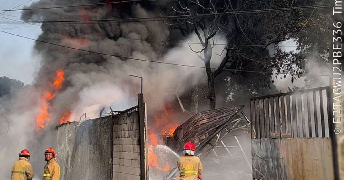 Gudang Oli Bekas di Gunung Putri Bogor Terbakar, Ini Penyebanya !
