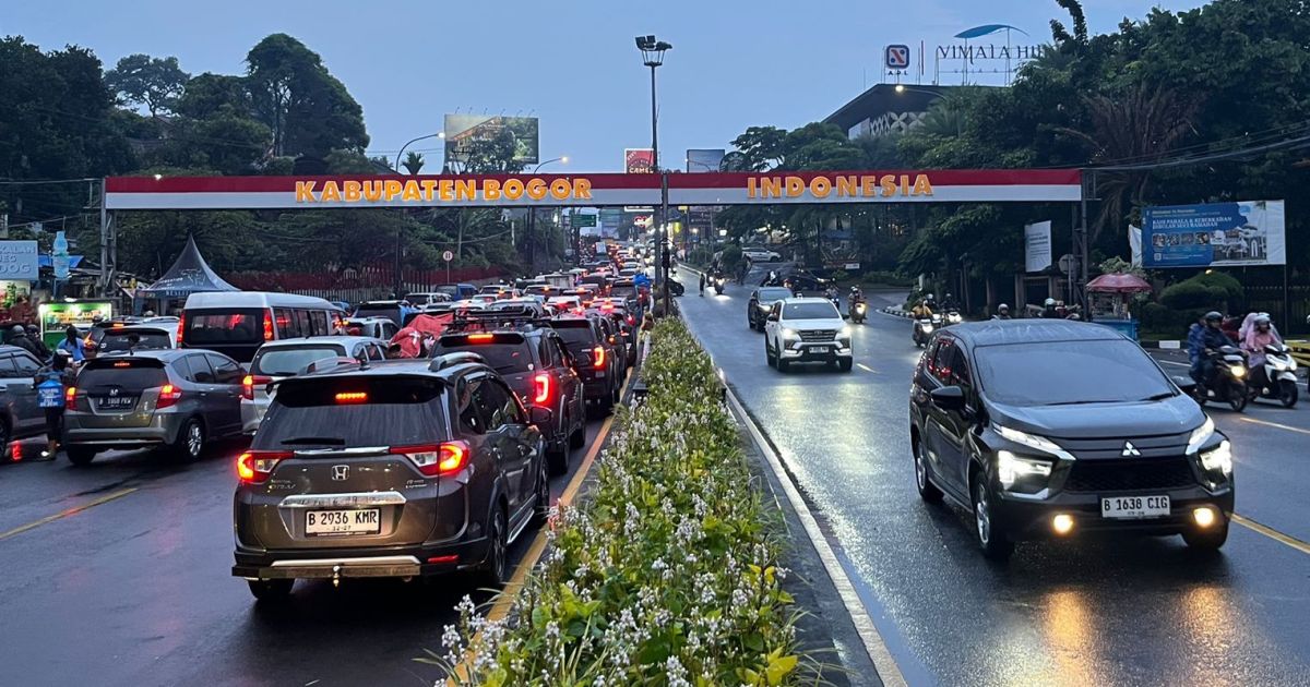 31 Ribu Kendaraan Melintas di Jalur Puncak hingga Sore Hari, Kini Arus Lalin Normal Dua Arah