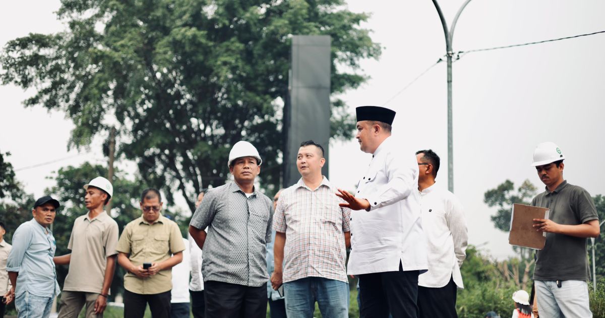 Bupati Bogor Rudy Susmanto saat mengecek Taman Siliwangi dan Masjid Baitul Faizin. Foto : Diskominfo