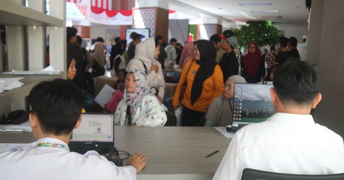 Pemkab Bogor Gelar Layanan Publik 100 Jam Non-Stop, Warga Bisa Urus Administrasi hingga Subuh