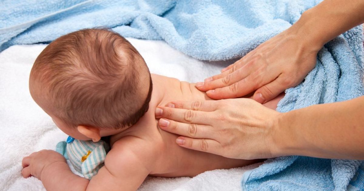 Manfaat dan Panduan Cara Pijat Bayi yang Benar agar Si Kecil Tidur Pulas