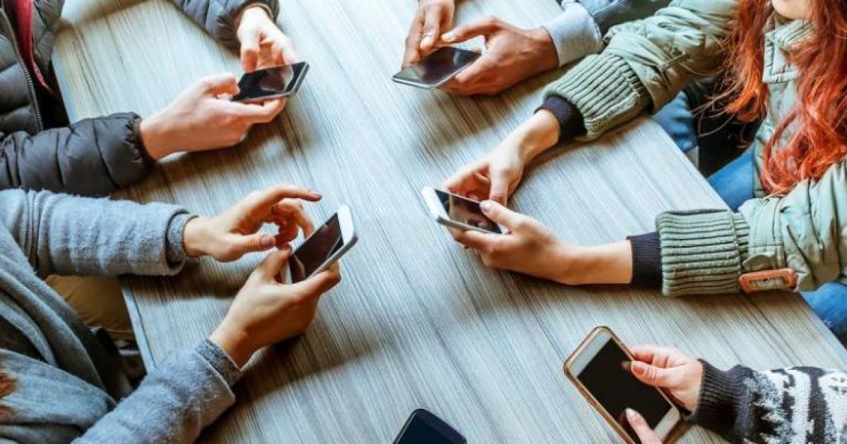 Waspada Dampak Media Sosial terhadap Kesehatan Mental dan Tips Mengatasinya