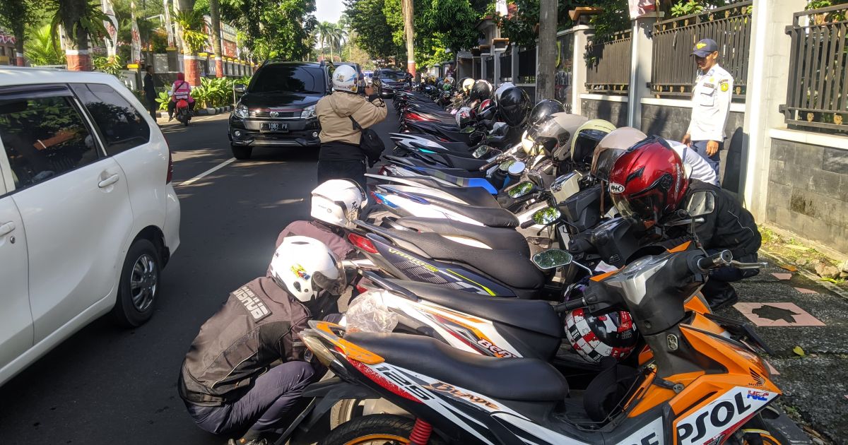 Dishub Kabupaten Bogor Kempesi 136 Motor Parkir Liar di Jalan Bersih Cibinong