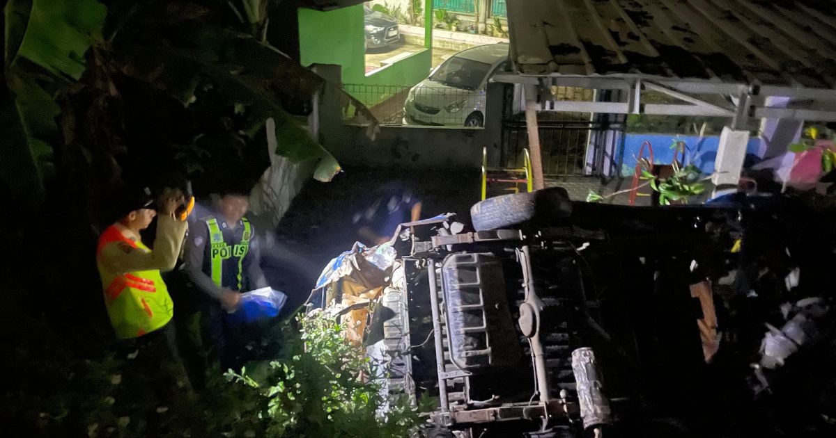 Angkot Tertemper Kereta di Gunung Putri, Sopir Tewas
