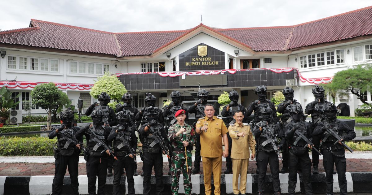 Bupati Bogor Tinjau Latihan Kopassus, Tekankan Sinergi Forkopimda