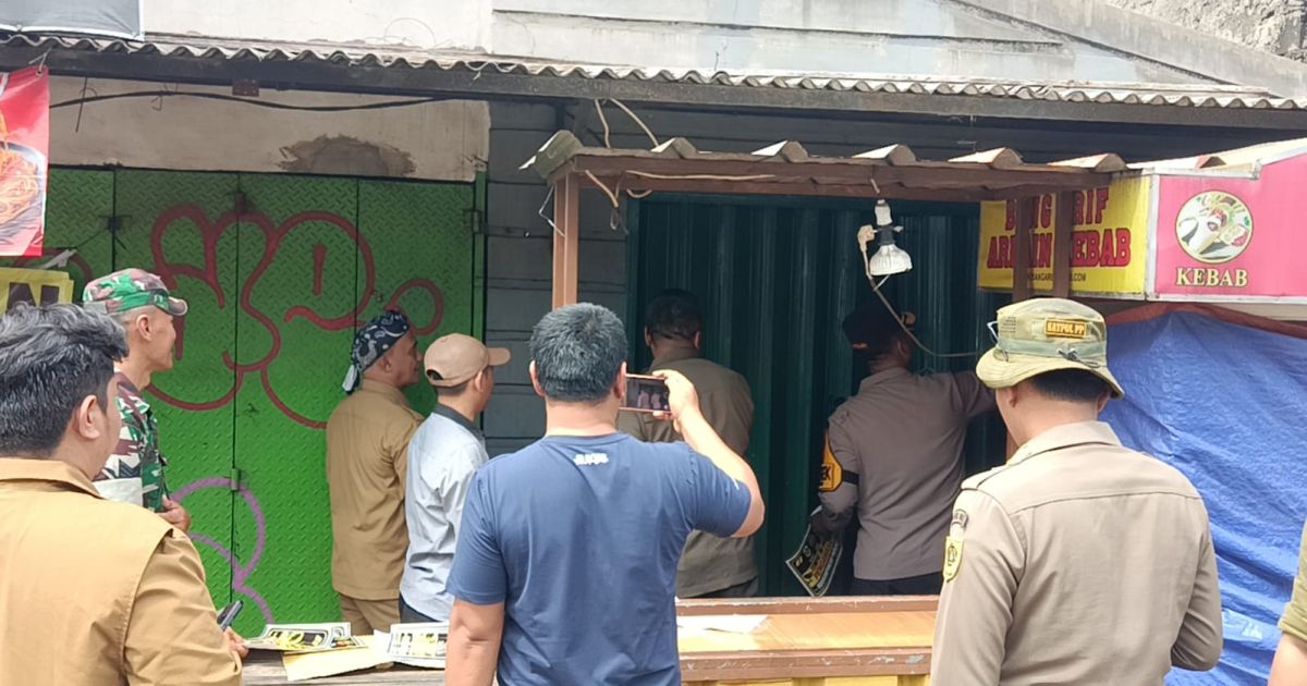 Bikin Warga Resah, Polsek Parung Segel Toko Penjual Tramadol dan Eximer