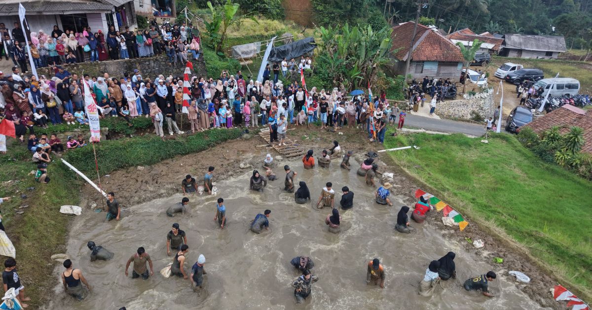 Meriahkan HJB ke-544, Pemkab Bogor Gelar Tradisi Ngubek Empang di Nanggung