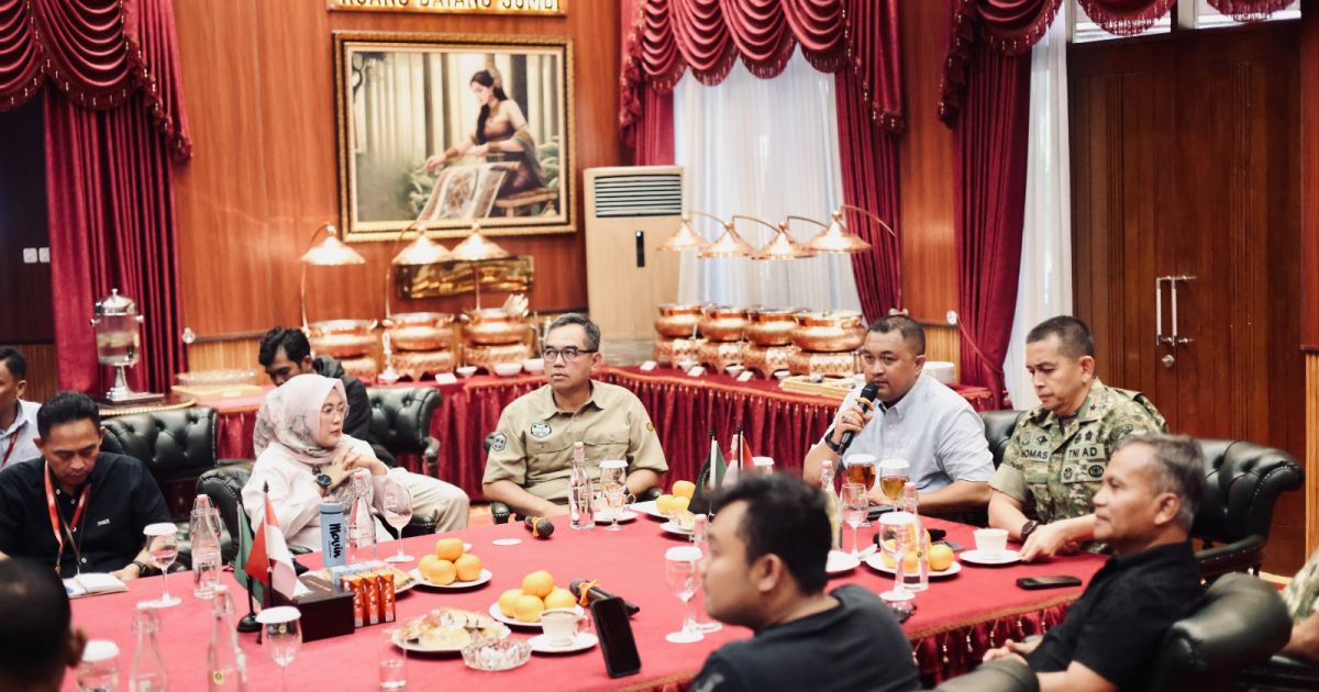 Bupati Bogor Rudy Susmanto bersama jajaran saat membahas Infrastruktur dan Ketahanan Pangan di Jalur Bomang. Foto : Diskominfo