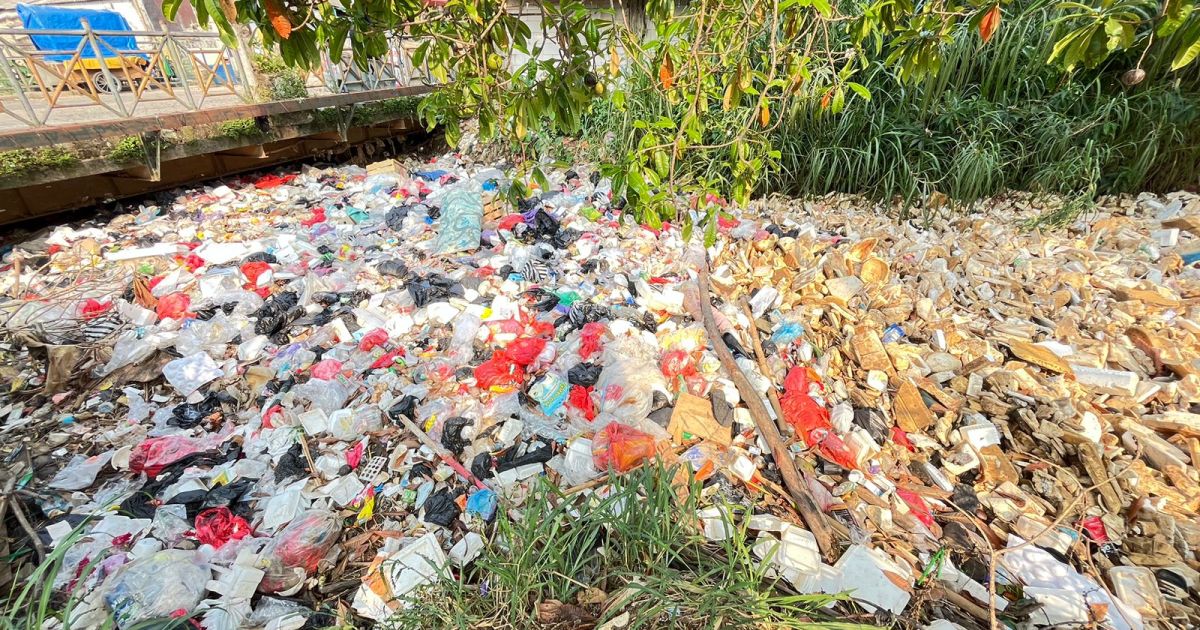 Hari Lingkungan Hidup, Kali Baru Bojonggede Tertutup Tumpukan Sampah