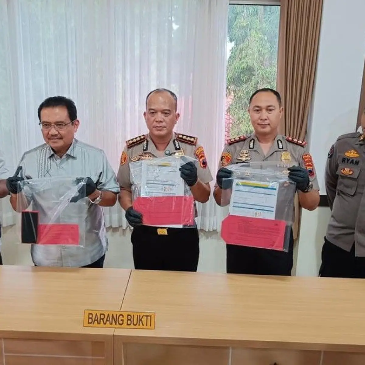 Eks Pegawai Bank Mandiri Taspen di Banyumas Ditahan atas Dugaan Skema Ponzi Investasi Fiktif Pensiunan