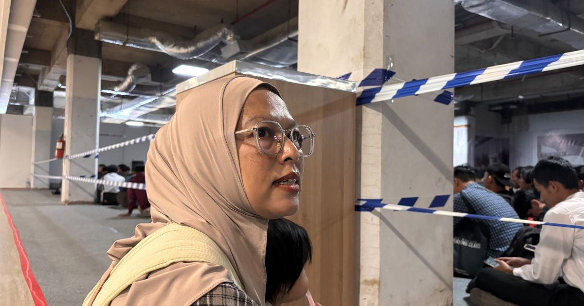 Semangat Ibu Temani Anak Cari Kerja di Job Fair Bogor, Sambil Urus Bayi 11 Bulan