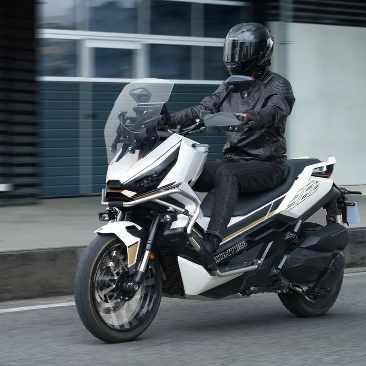 Honda ADV160 RoadSync Resmi Mengaspal di Malaysia, Bawa Fitur Konektivitas Premium