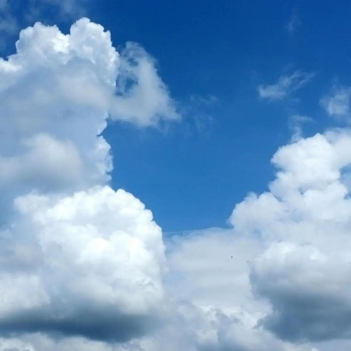 Ilustrasi awan (Foto: dikhy sasra)