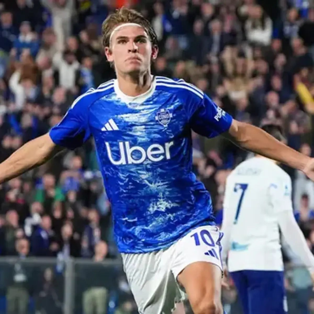 Selebrasi Nico Paz dalam laga Liga Italia 2025/2026 antara Como vs Inter Milan, Senin (13/4/2026). (Alessio Morgese/LaPresse via AP)