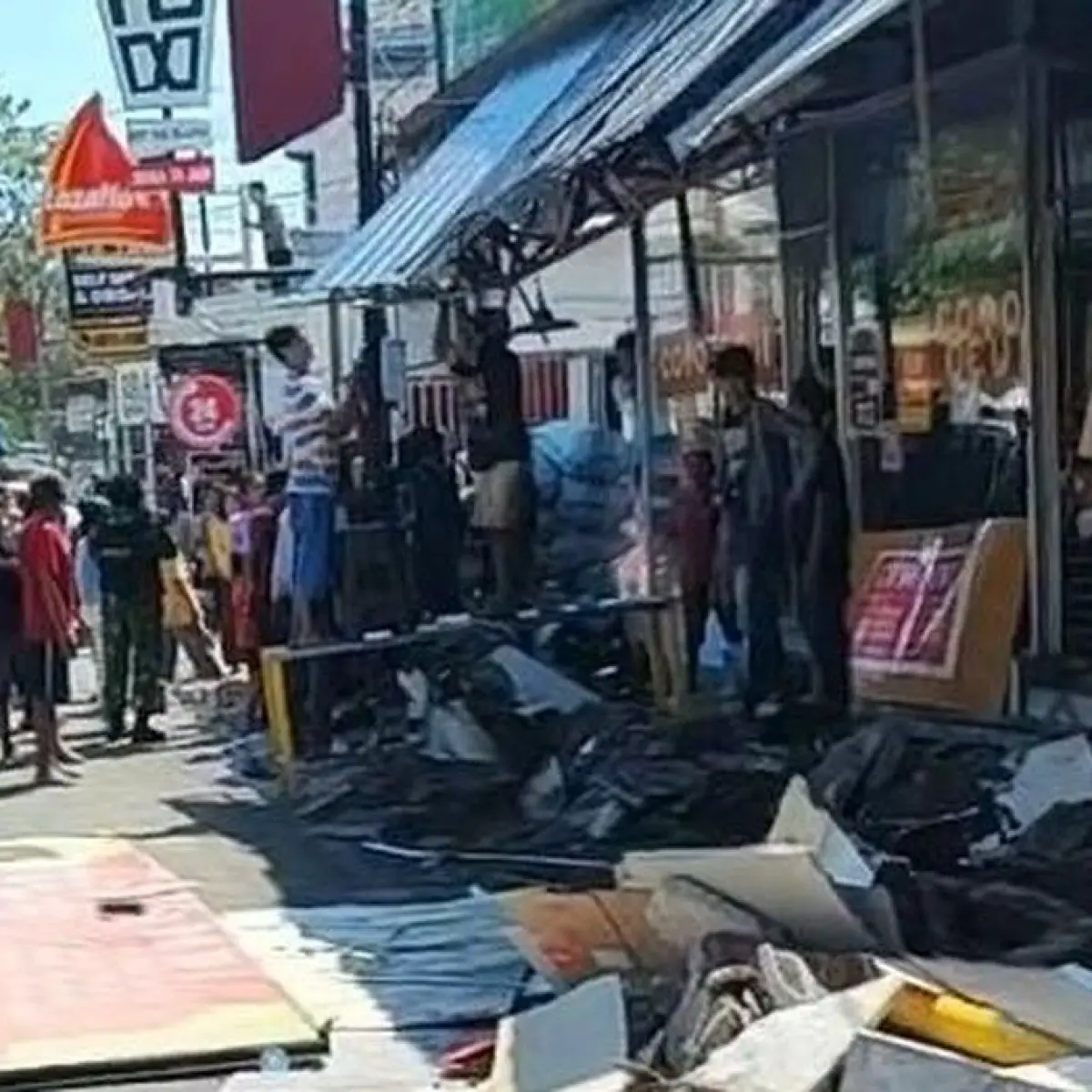 Penertiban Bangunan PKL di Jalan Sunu Makassar: Drainase Dibuka, Arus Lalu Lintas Sempat Dialihkan